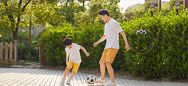 Play soccer with dad with a soccer bracelet
